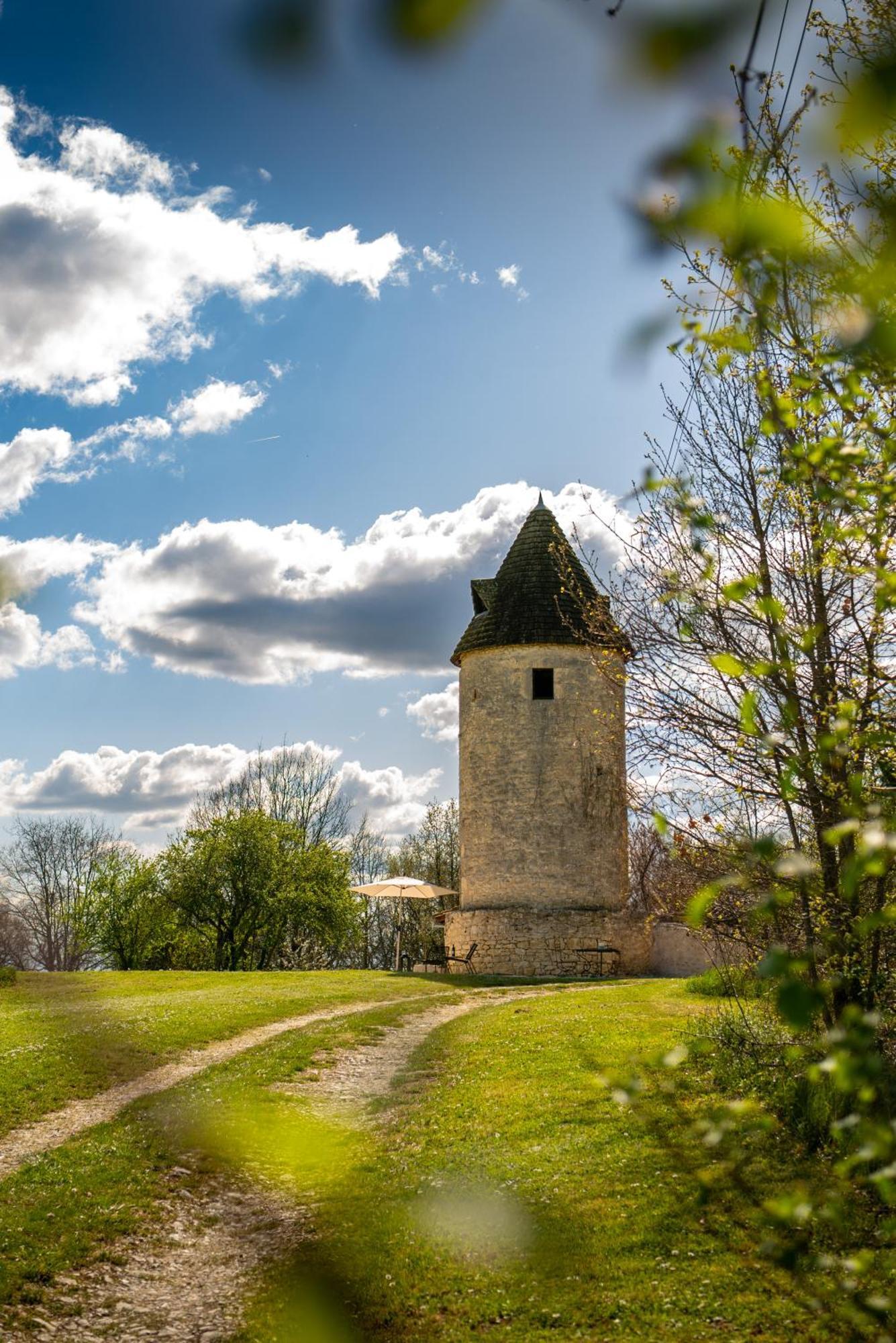 Enchanting Windmill Retreat Loubes-Bernac Extérieur photo
